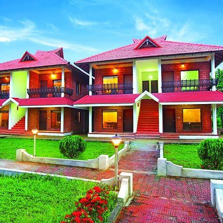 Leisure Vacations Gold Field Lake Resort, Кумараком Екстериор снимка