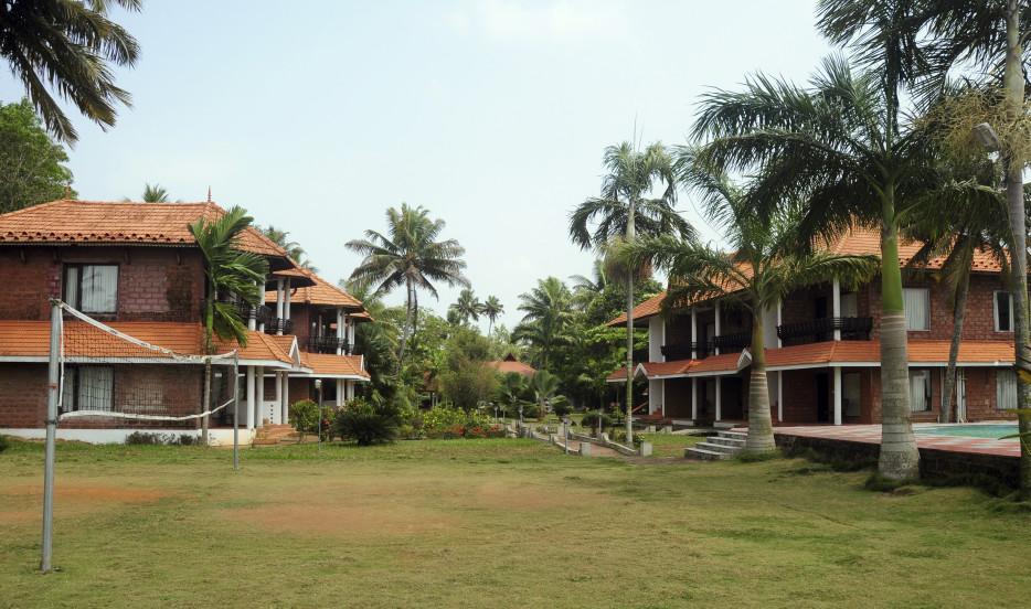 Leisure Vacations Gold Field Lake Resort, Кумараком Екстериор снимка