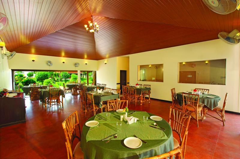 Leisure Vacations Gold Field Lake Resort, Кумараком Екстериор снимка