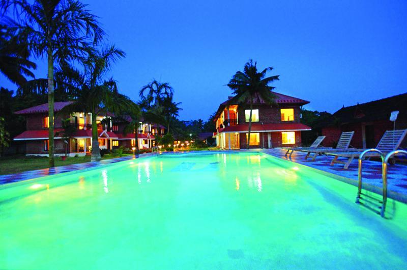 Leisure Vacations Gold Field Lake Resort, Кумараком Екстериор снимка
