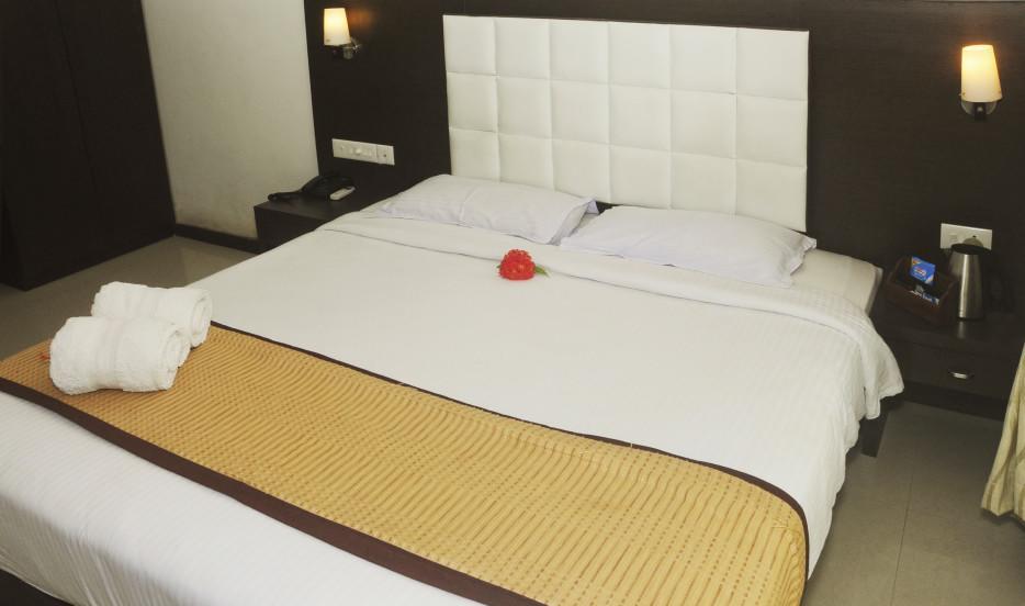 Leisure Vacations Gold Field Lake Resort, Кумараком Стая снимка